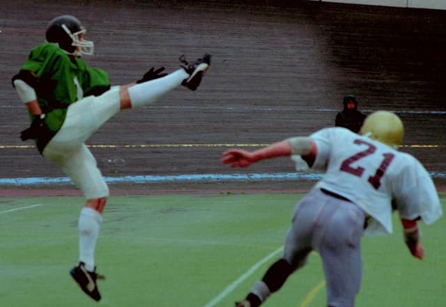College Bowl XIII, 21 March 1999, Loughborough Aces v Hertfordshire Hurricanes: Richie gives a punting lesson.