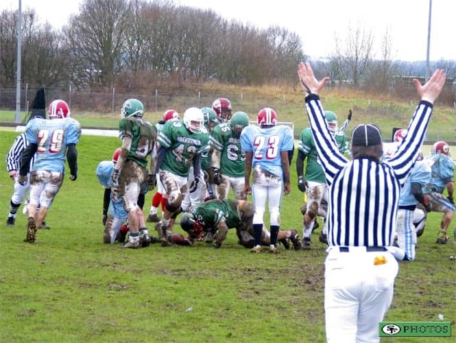 Hertfordshire Hurricanes v Surrey Stingers, 9 February 2003: the referee signals a touchdown